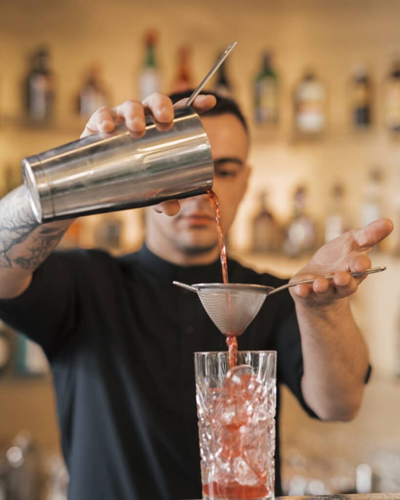 EMPLOYÉ BARMAN